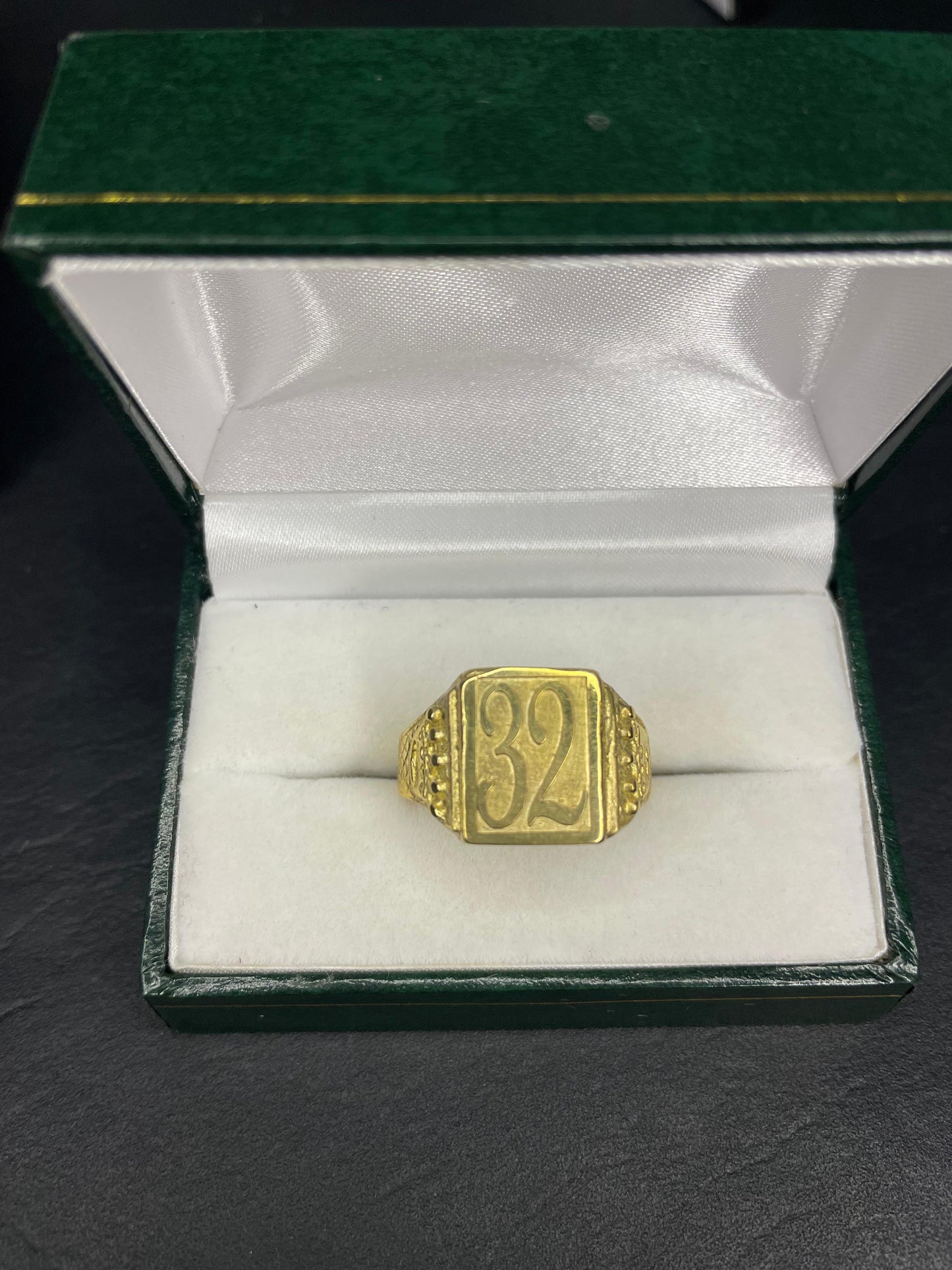 Anillo Sello “32”