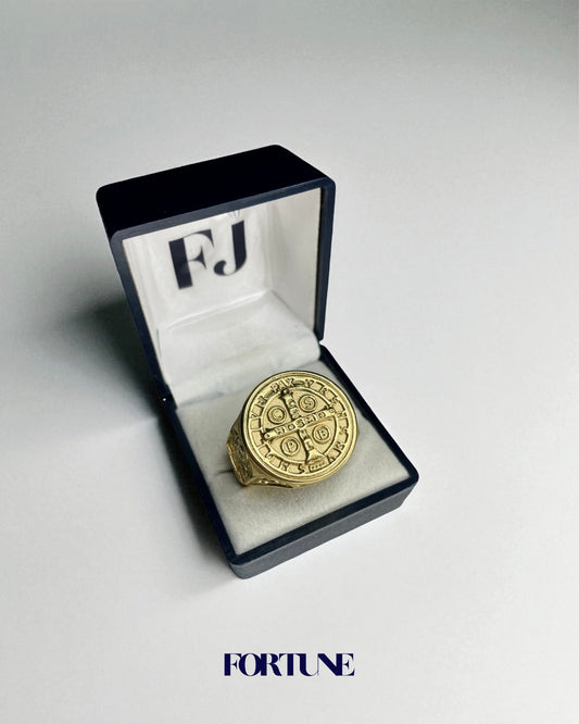 Anillo San Benito Enchapado En Oro