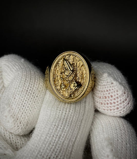 Anillo Macizo Modelo Manos Rezando Enchapado Oro