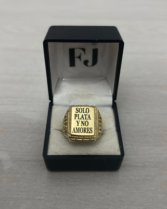 Anillo Sello “SOLO PLATA Y NO AMORES”