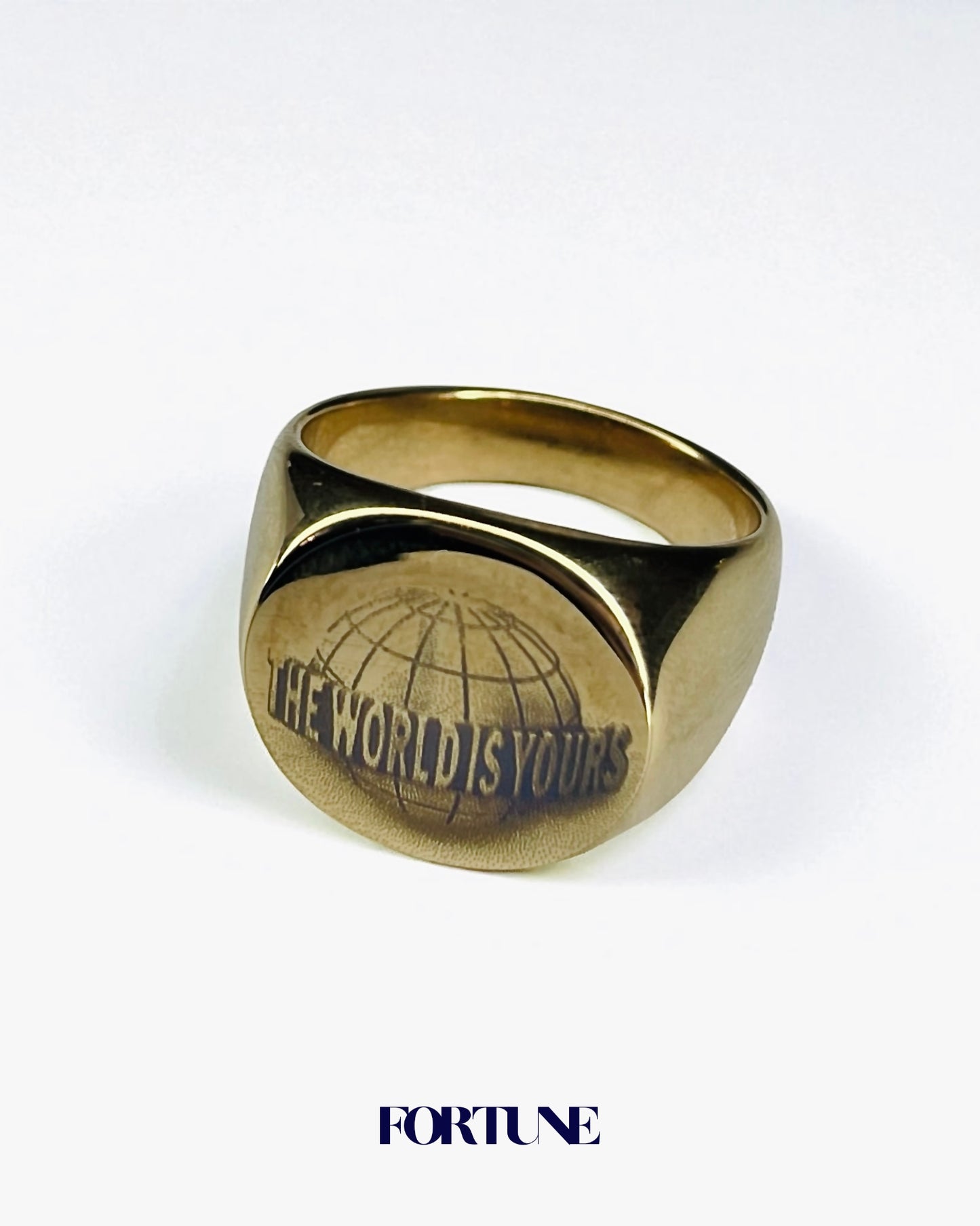 Anillo Macizo Logo "The World Is Yours" Enchapado