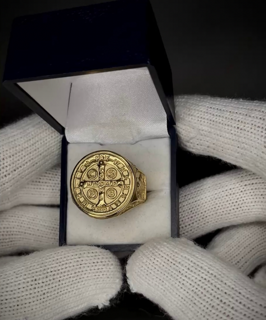 Anillo San Benito Enchapado En Oro