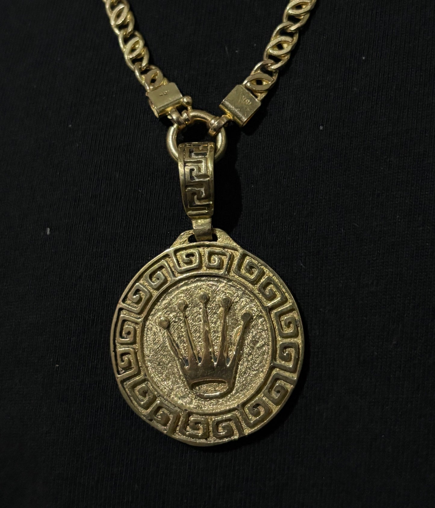 Medalla Corona En Aleación “Oro Bajo”