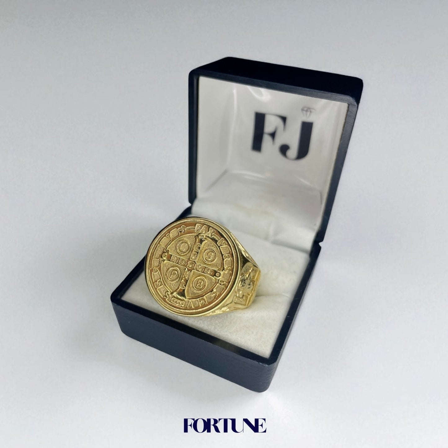 Anillo San Benito Enchapado En Oro