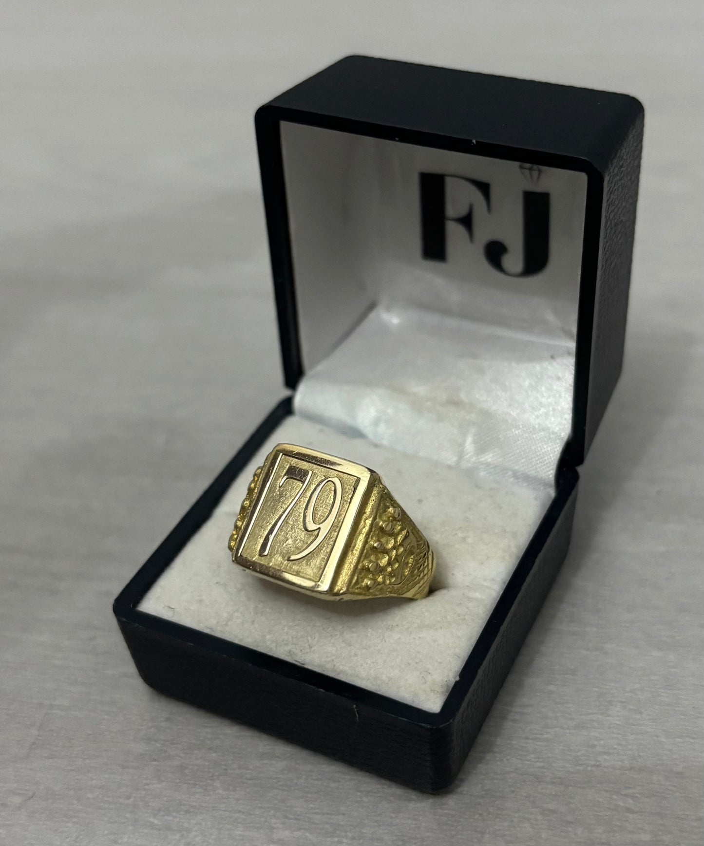 Anillo Sello “79”