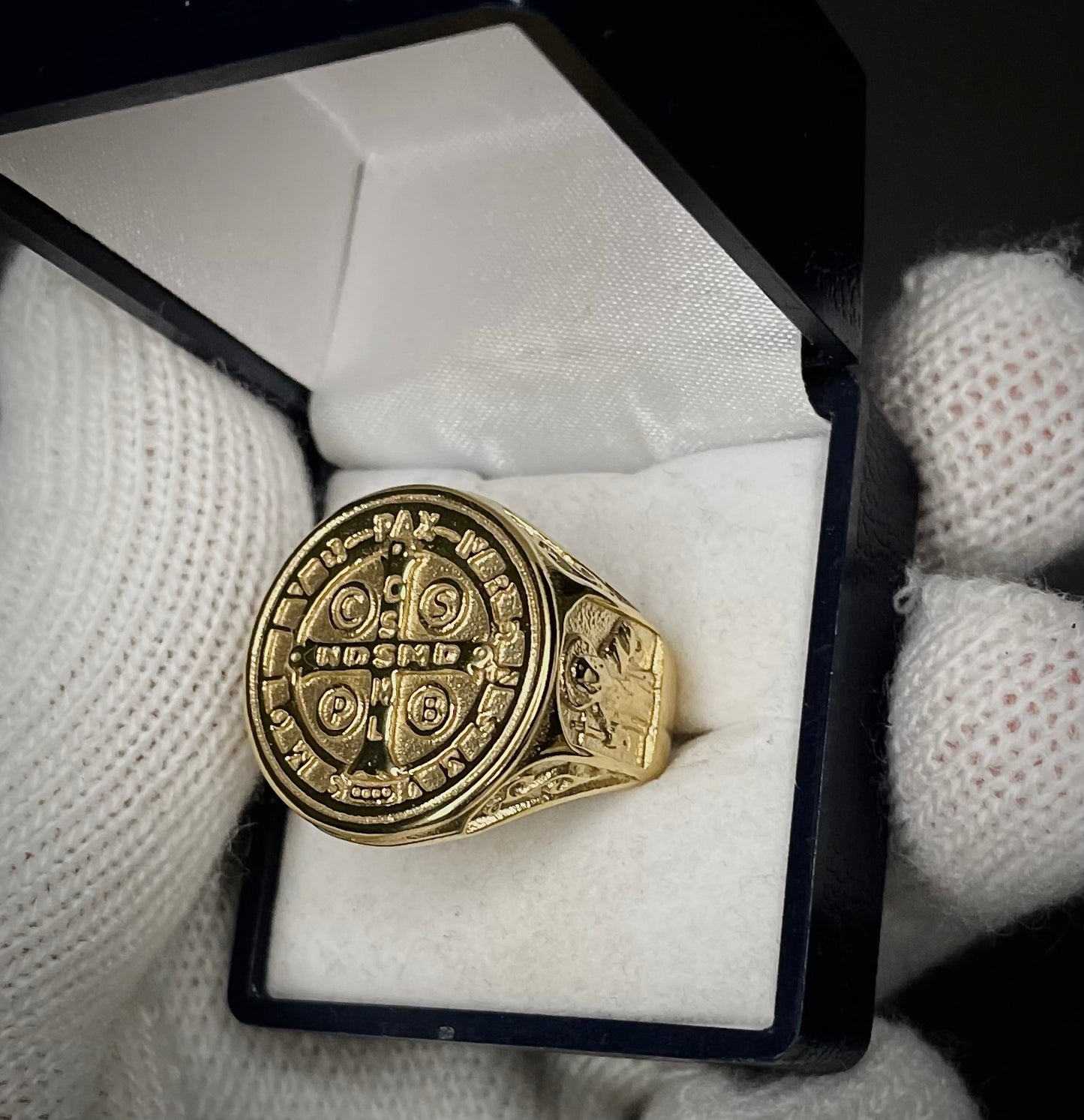 Anillo San Benito Enchapado En Oro