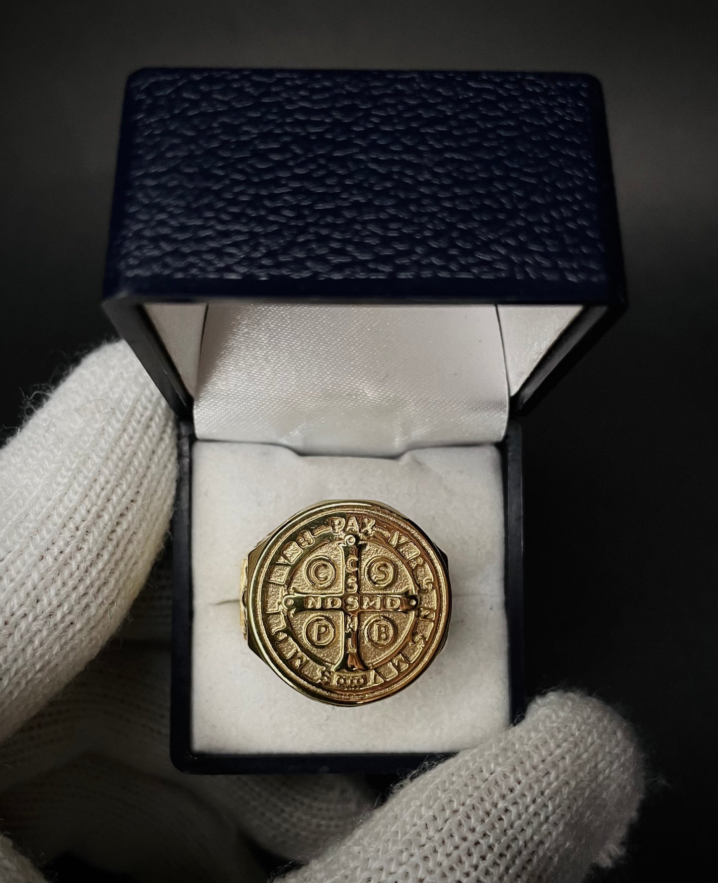 Anillo San Benito Enchapado En Oro