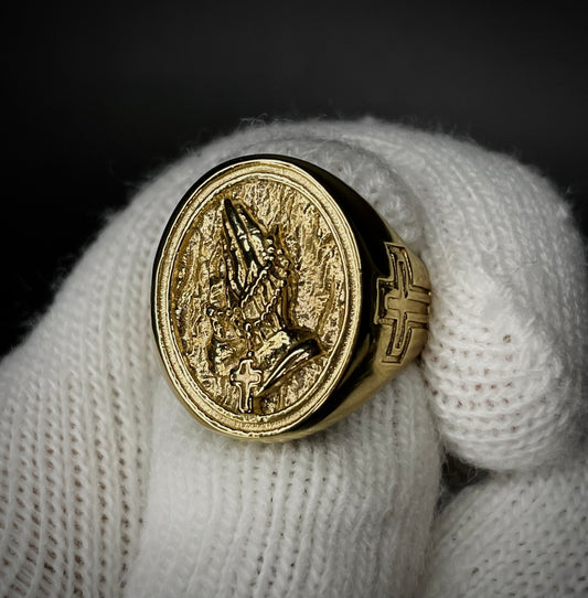 Anillo Macizo Modelo Manos Rezando Enchapado Oro
