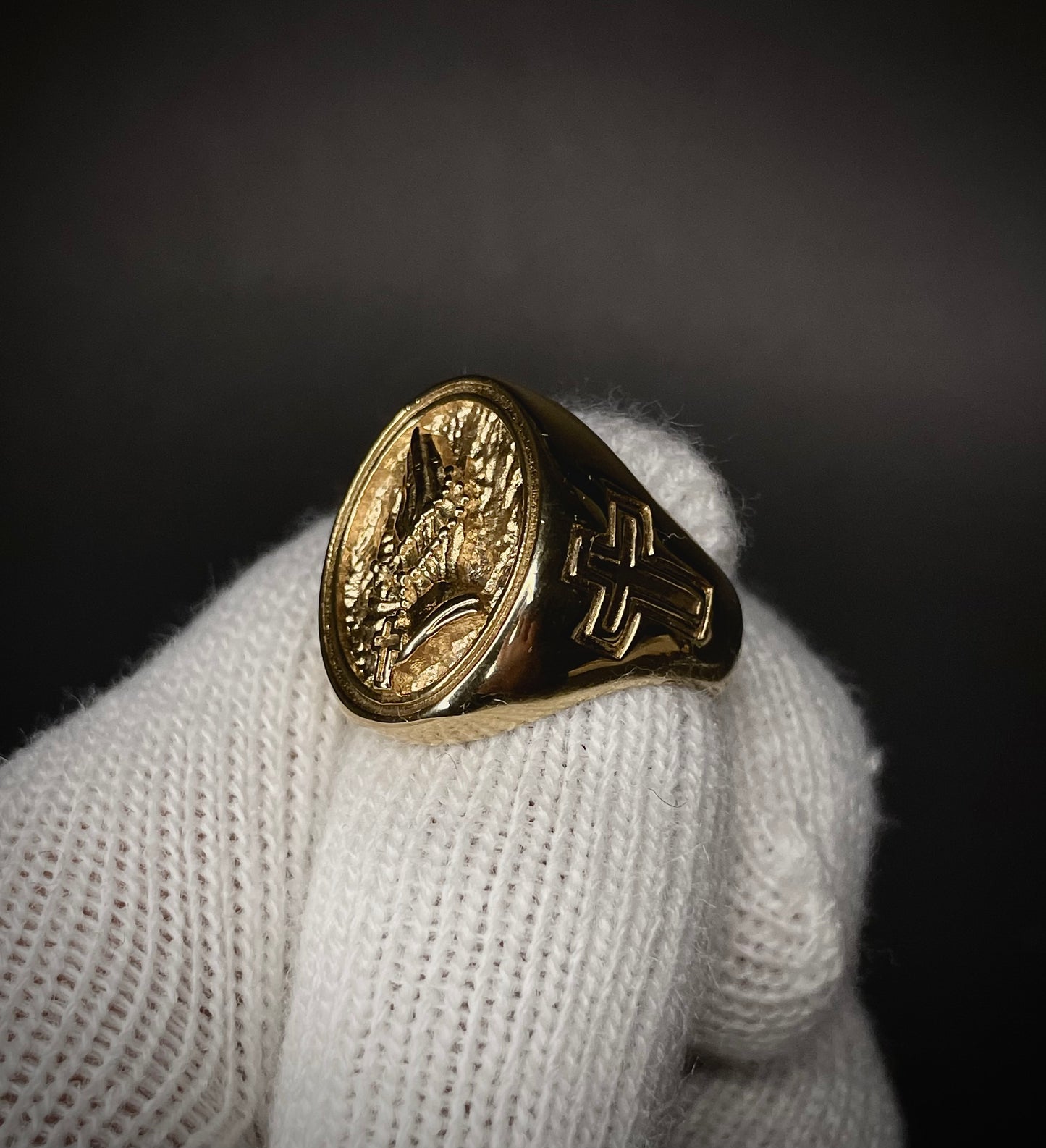 Anillo Macizo Modelo Manos Rezando Enchapado Oro