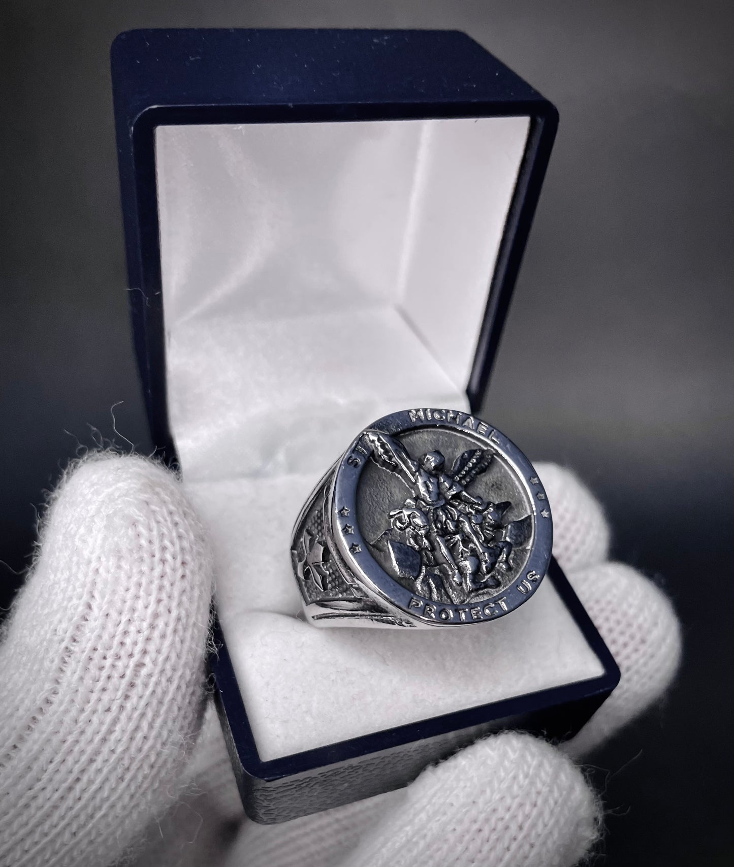 Anillo Redondo Macizo ST Michael enchapado en plata